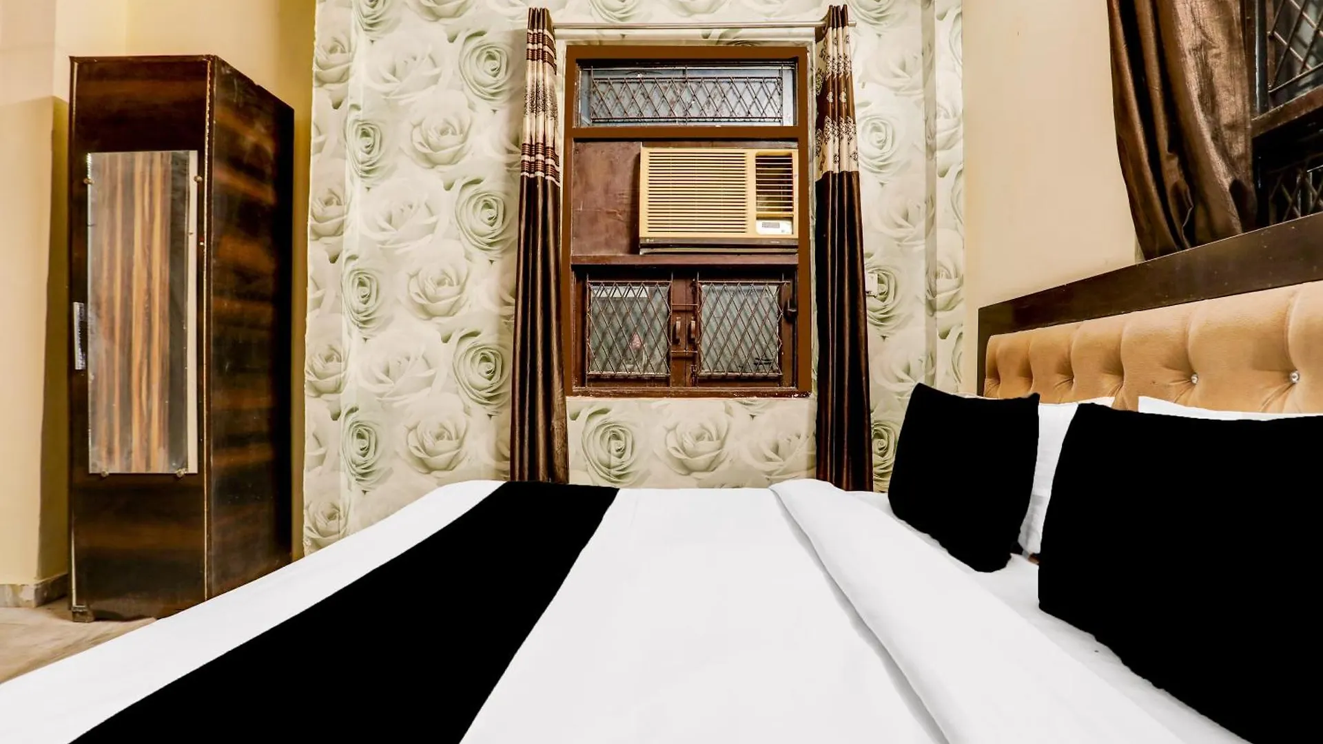 Hotel O Uttam Nagar Near Akash Hospital New Delhi