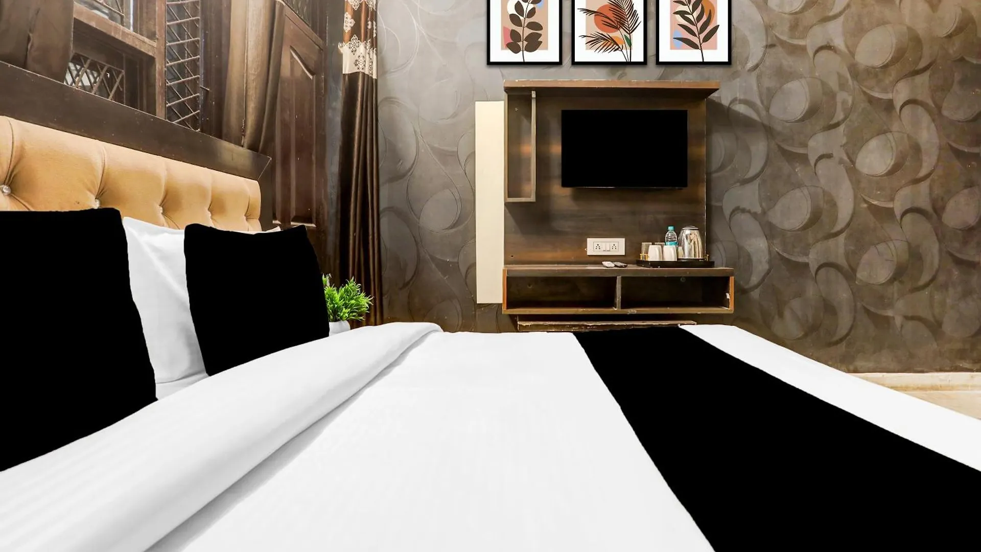 Hotel O Uttam Nagar Near Akash Hospital New Delhi